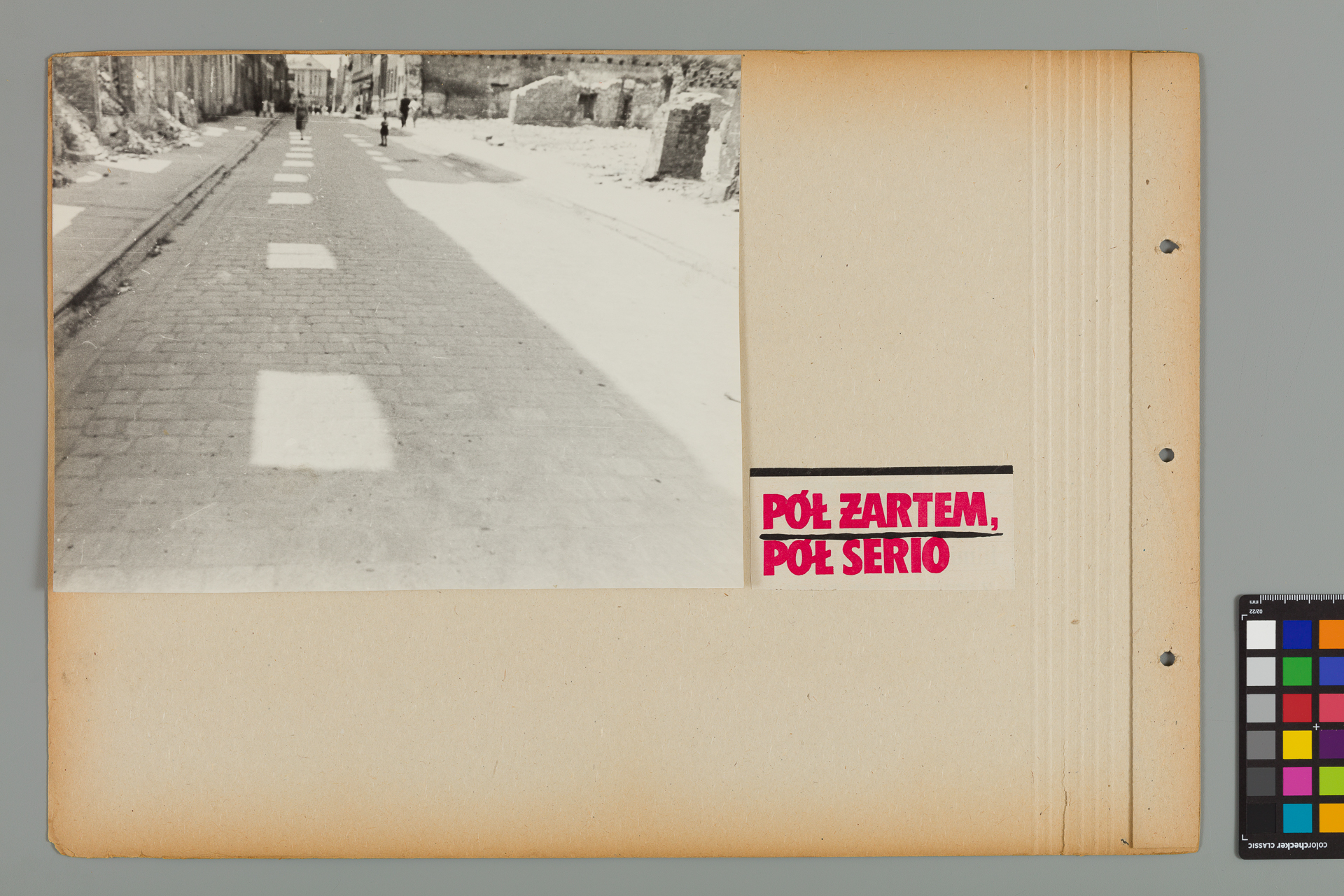 Strona z albumu Wejchertów